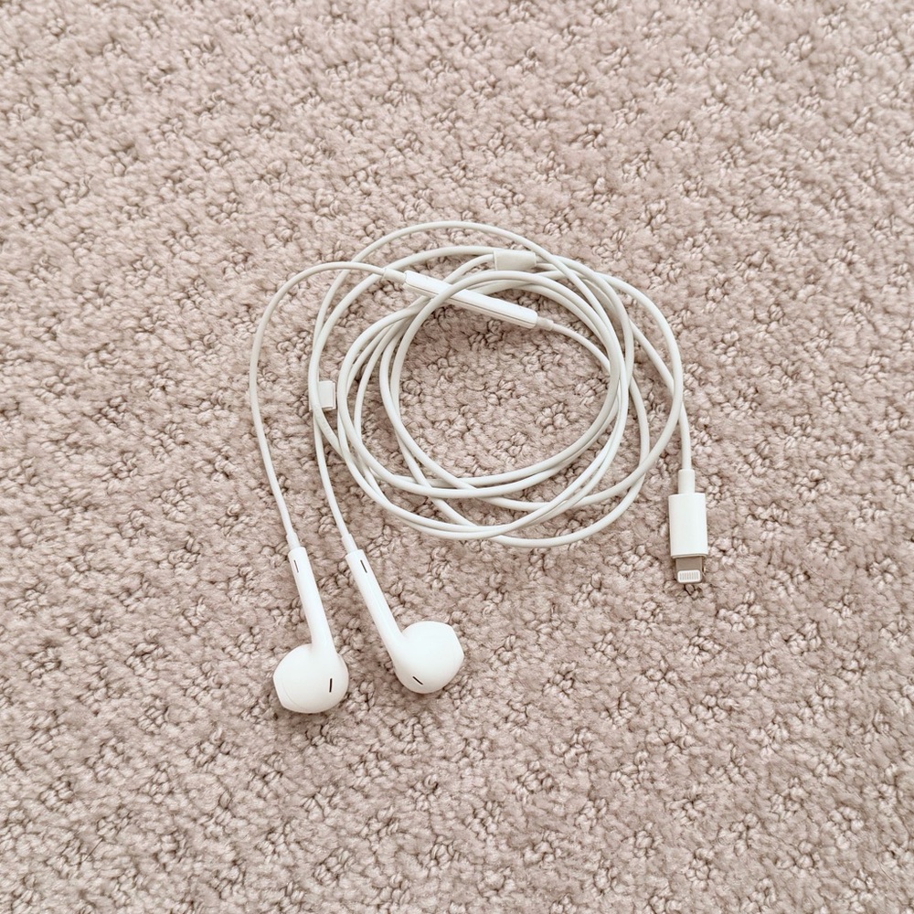 Apple Wired EarPods with Lightning Connector